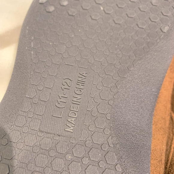 Men’s Brown Slippers. Like New!!!! - Picture 4 of 4